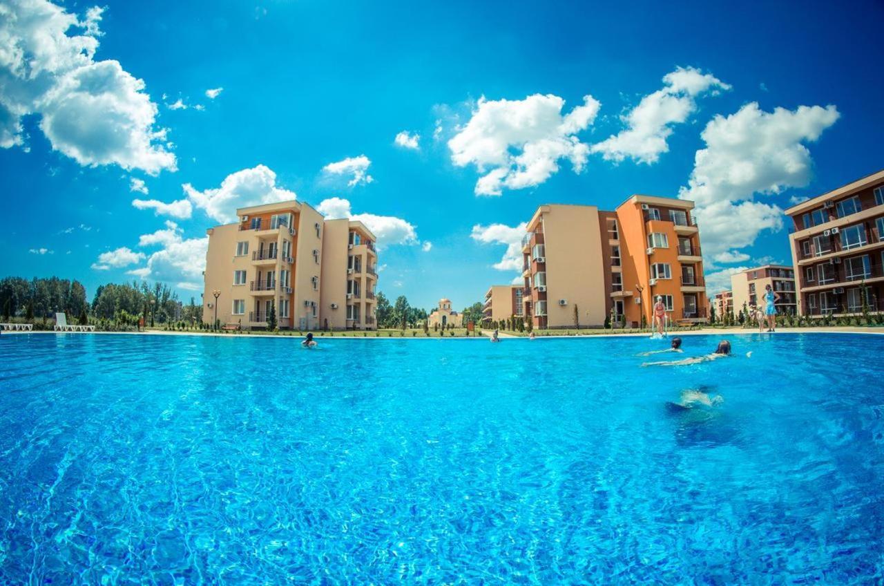 Holiday Fort Golf Club - Premium Apartments Pantai Sunny Bagian luar foto