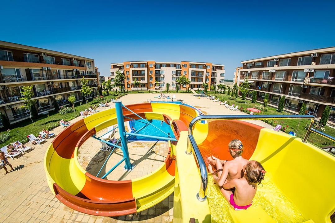 Holiday Fort Golf Club - Premium Apartments Pantai Sunny Bagian luar foto